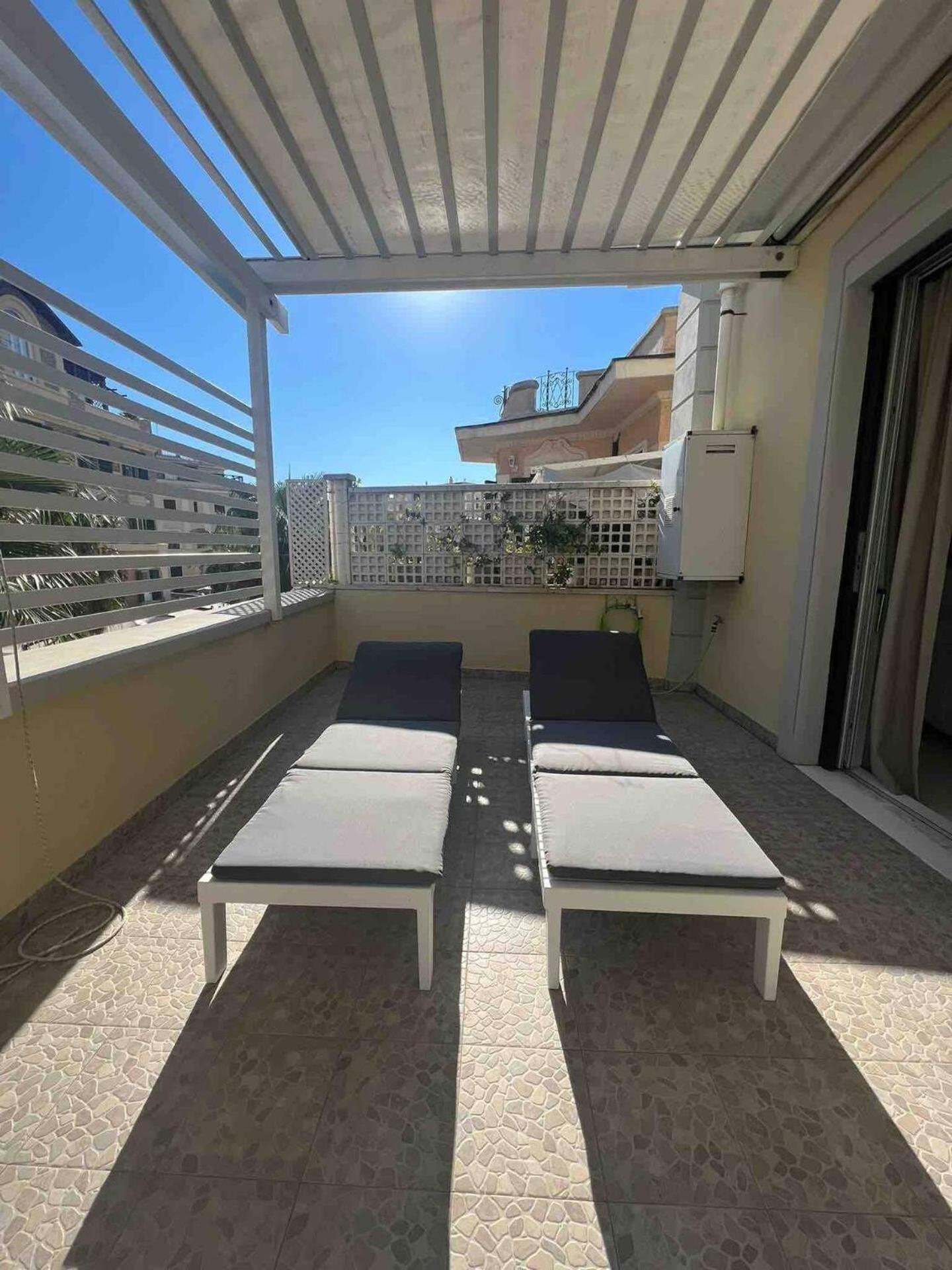 Rome, Beautiful Apartment In A Vintage Building Lido di Ostia Eksteriør bilde